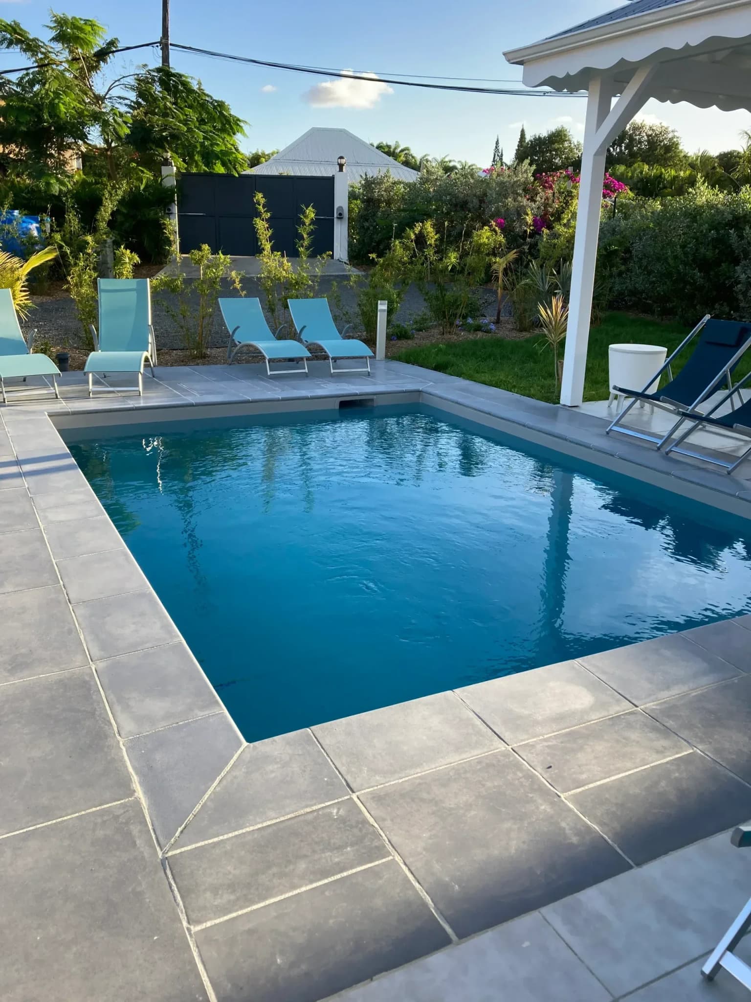 Réalisation Piscine autonettoyante compacte